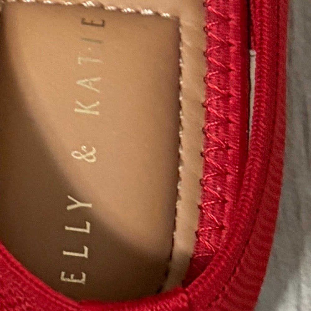 LIKE NEW! Women's Elly & Katie Red Fabric Woven Flat Mary Janes - 6 - Picture 11 of 11